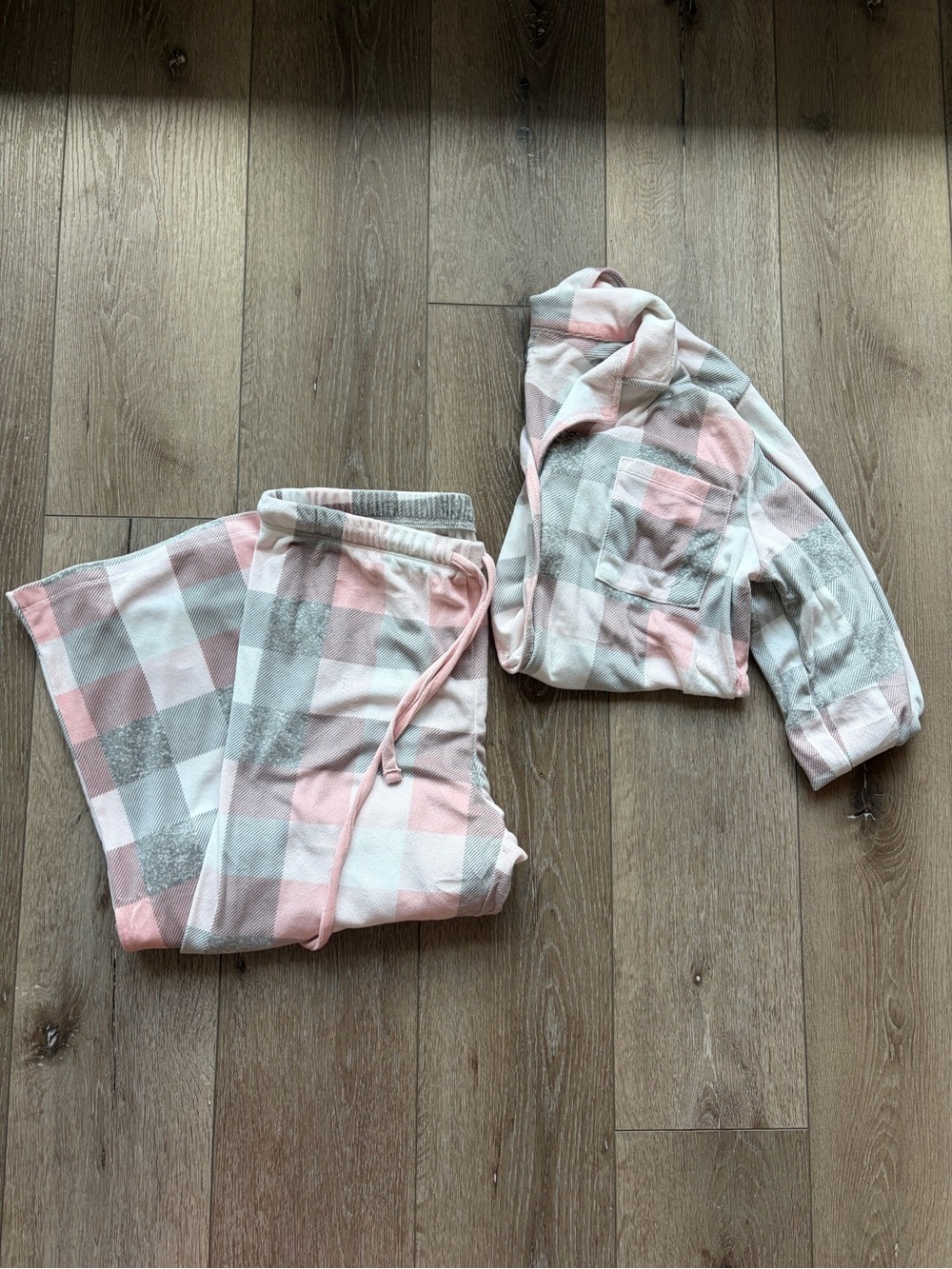 Nautica Pink and Gray Buffalo Plaid Women’s Pajama Set sz. L
